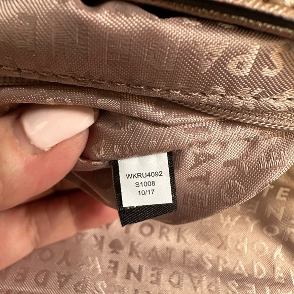NEW!! Kate Spade Rose Gold Greer Laurel Way Saffiano Crossbody Clutch
NWOT - Picture 8 of 10